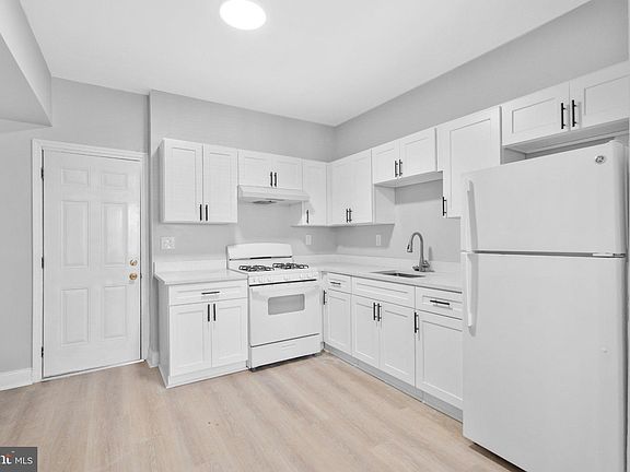 5th image of 3339 Malta St