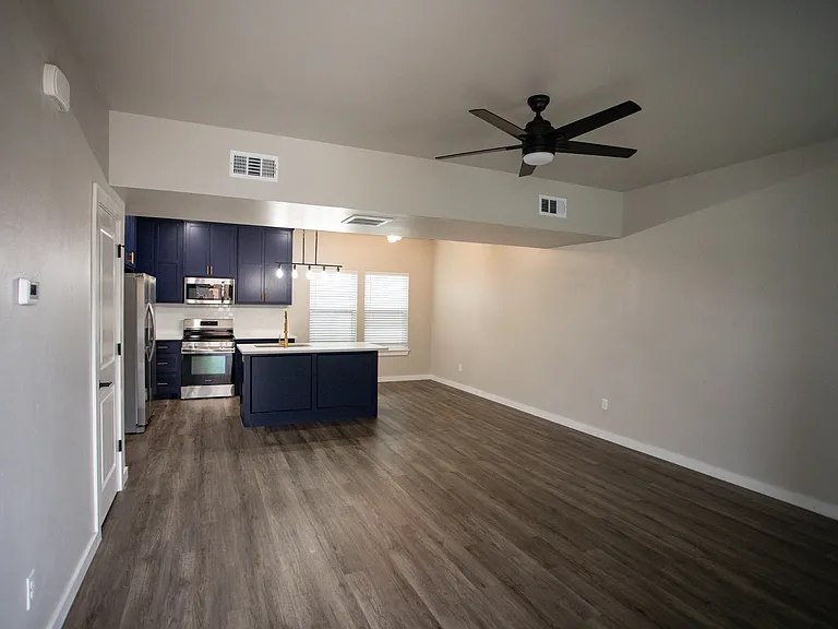 1800 Alameda St — Photo 4
