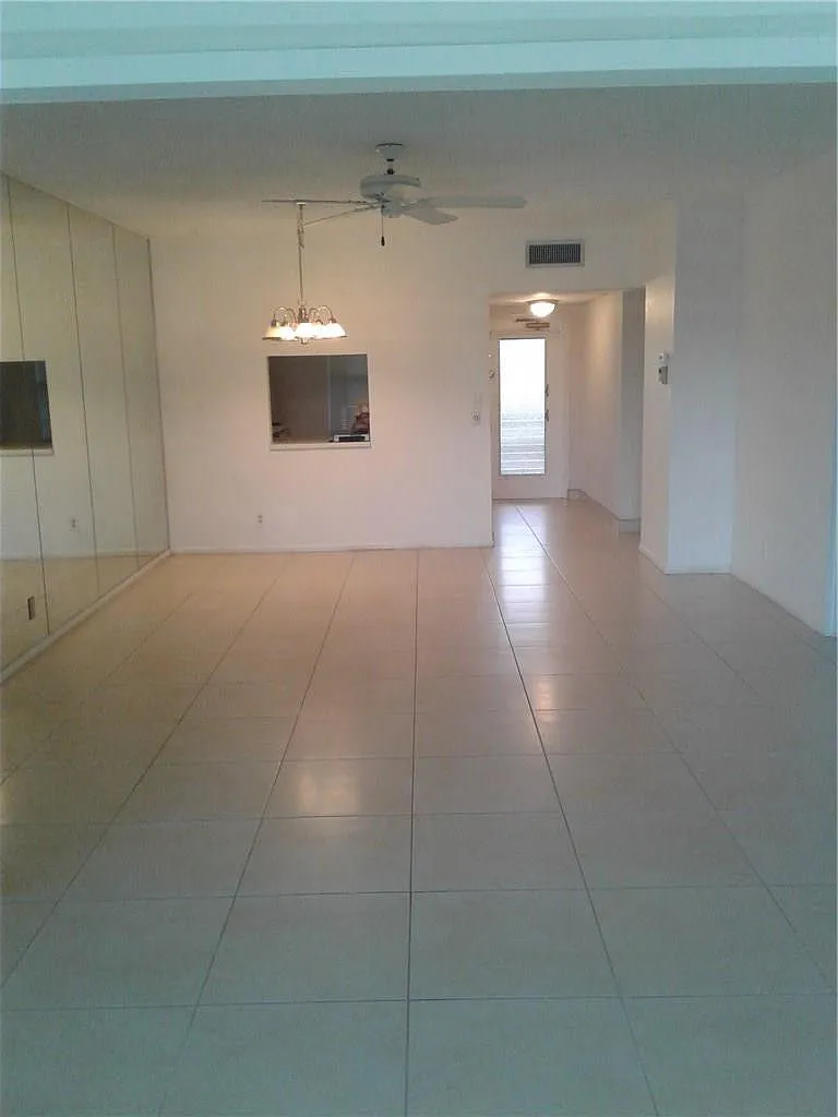 2 bed, 2.0 bath, 930 sqft, $1,400 — Photo 4