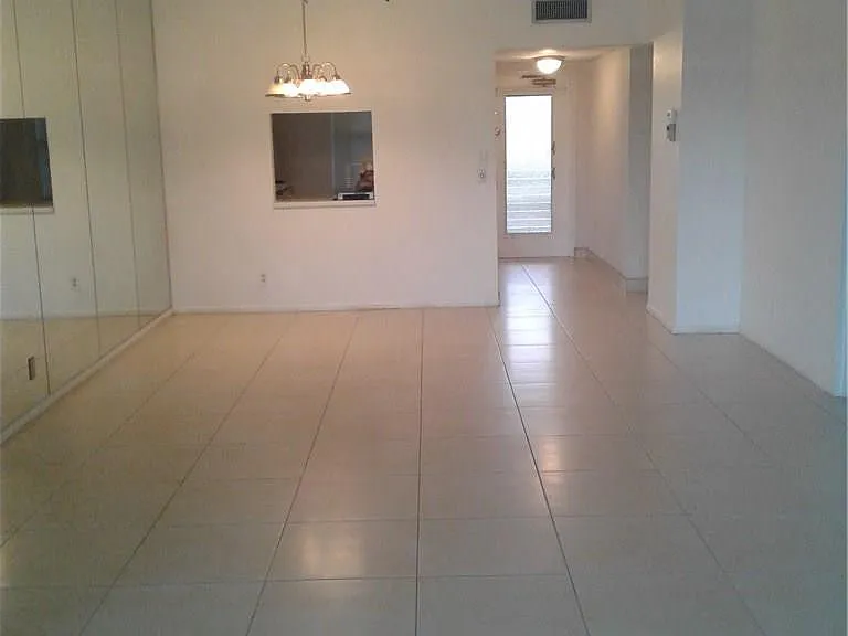 1030 Country Club Dr #401 — Photo 4