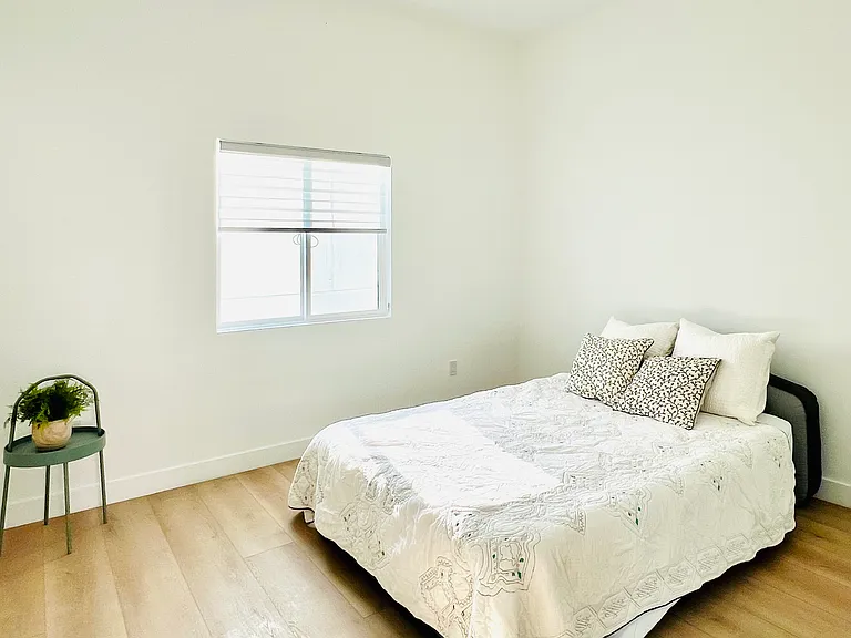 1025 3/4 Nolden St #3/4 — Photo 8