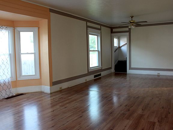 2nd image of 854 Burton St SW