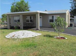5712 Candlewood St, Mangonia Park, FL 33407