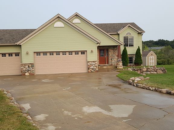 2nd image of 1722 Perennial Ln NE