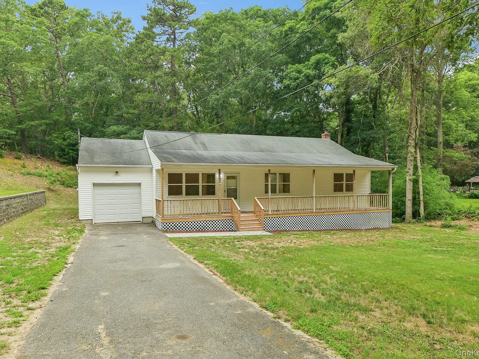 3 bed, 2.0 bath, 1380 sqft, $3,750 — Photo 2