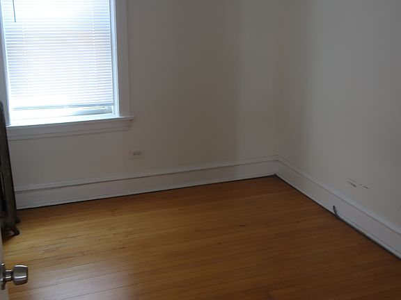5th image of 4850 W Hutchinson St APT 5C