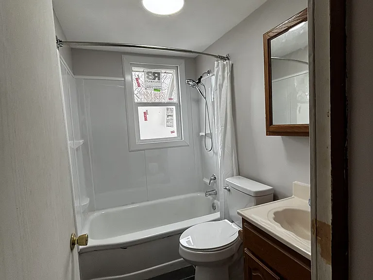 2538 Florent Ave — Photo 13