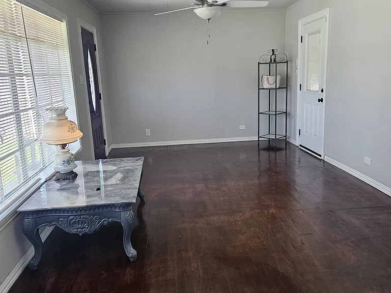 102 Overhill Dr — Photo 1