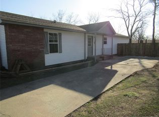 1302 Jackson Ave, Tahlequah, OK 74464
