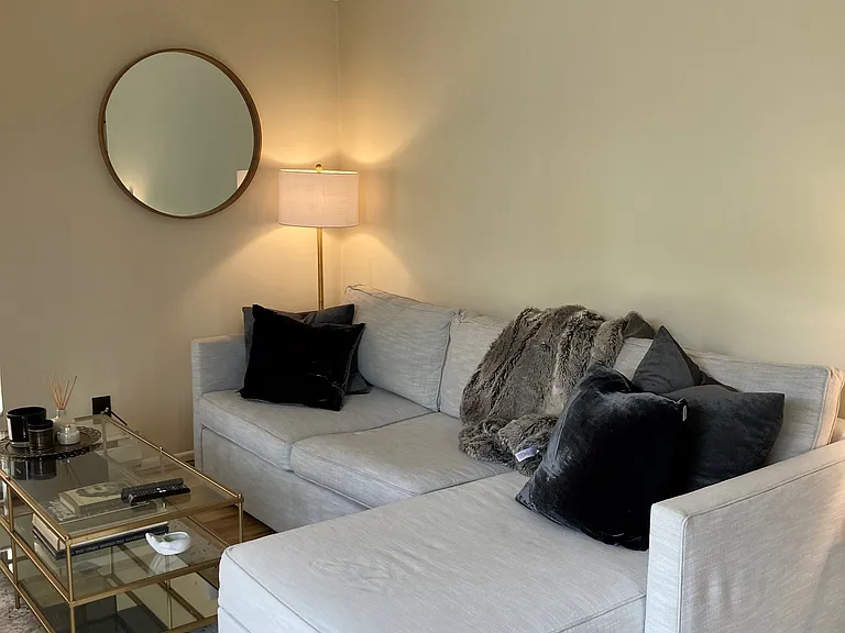 2633 Franklin Ave E #201 — Photo 6
