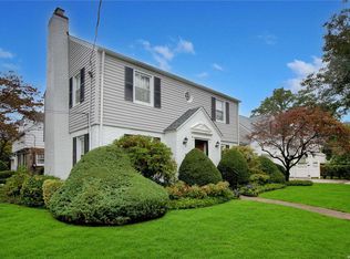 364 Garfield Ave, Mineola, NY 11501