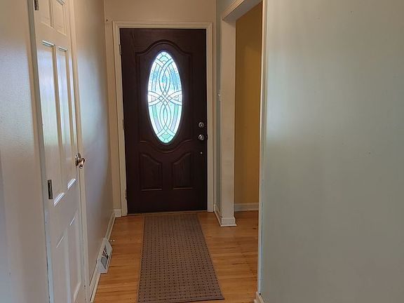 3rd image of 1706 Forest Hills Dr