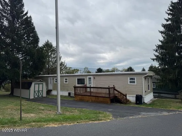 30 Woodcock Dr, Lock Haven, PA 17745