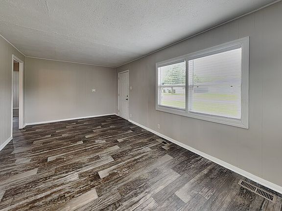 4th image of 514 Carol Dr