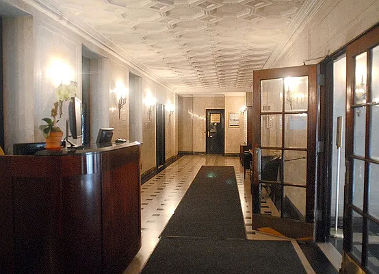 Sold by Warburg | media 6