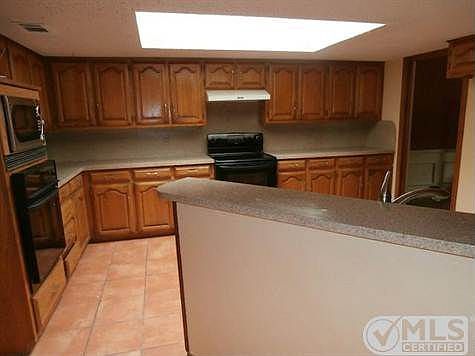 4th image of 3137 Sebring Dr