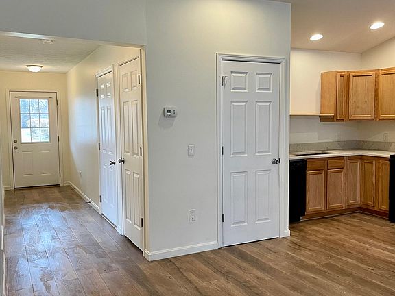 5th image of 718 W Main St APT 2