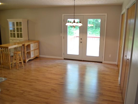 4th image of 561 S Cree Ct