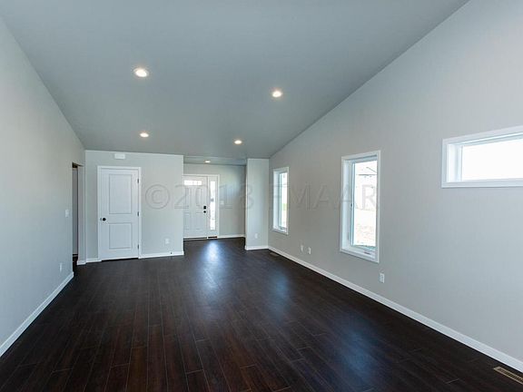 4th image of 824 Albert Dr W