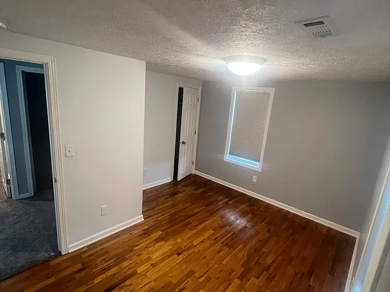 512 Blaine St — Photo 5