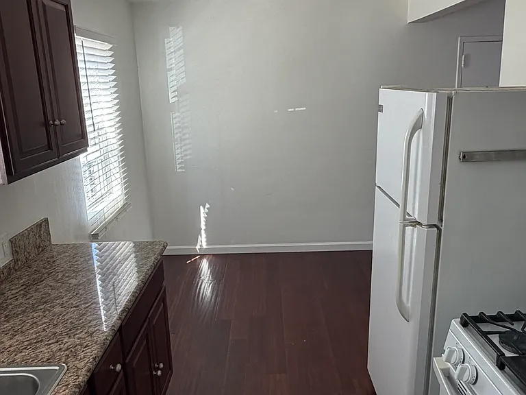 2616 Crestmoore Pl #2616 — Photo 7