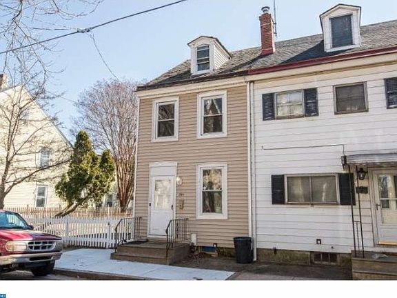2nd image of 330 Cedar St
