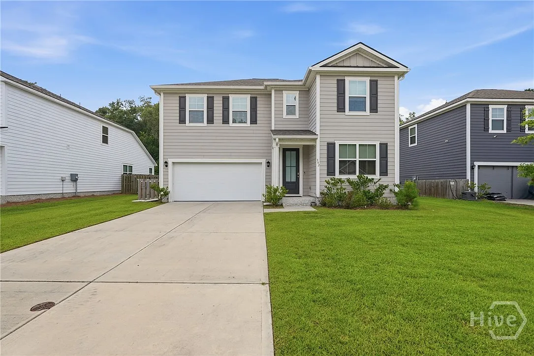 5 bed, 3.5 bath, 2732 sqft, $2,900 — Photo 1