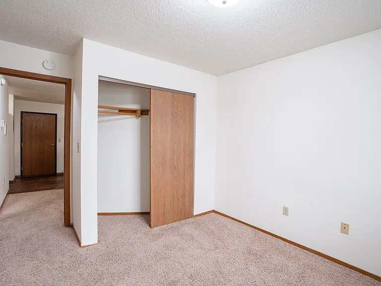 Fargo, ND Cedars 4 Apartments | 21B | Bedroom