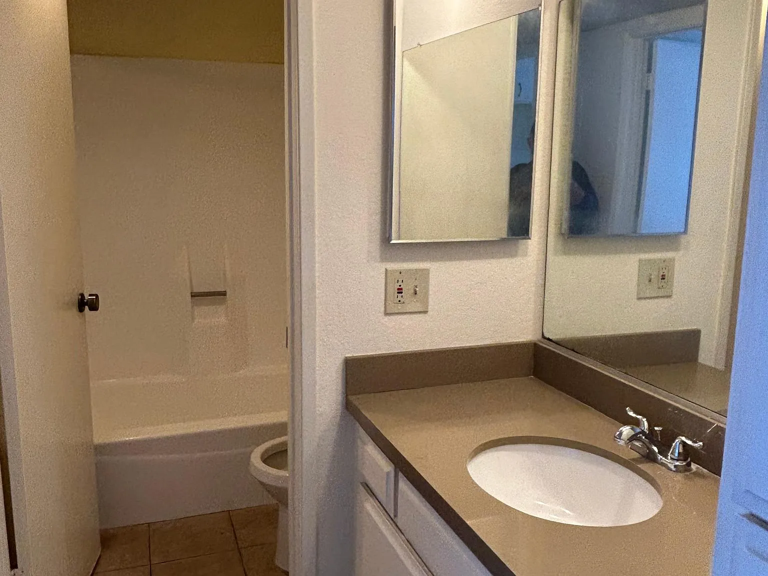 1 bed, 650 sqft, $1,800 — Photo 2