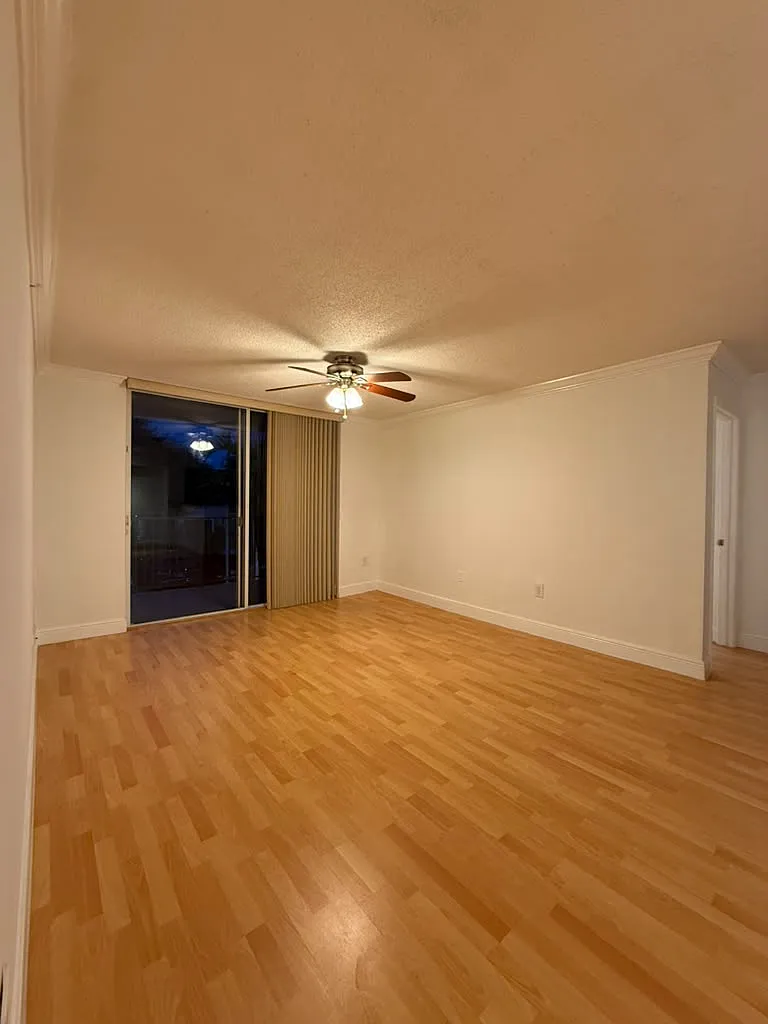 2 bed, 960 sqft, $2,650 — Photo 2