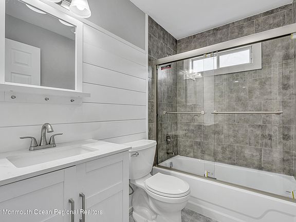 5th image of 525C Sheffield Dr