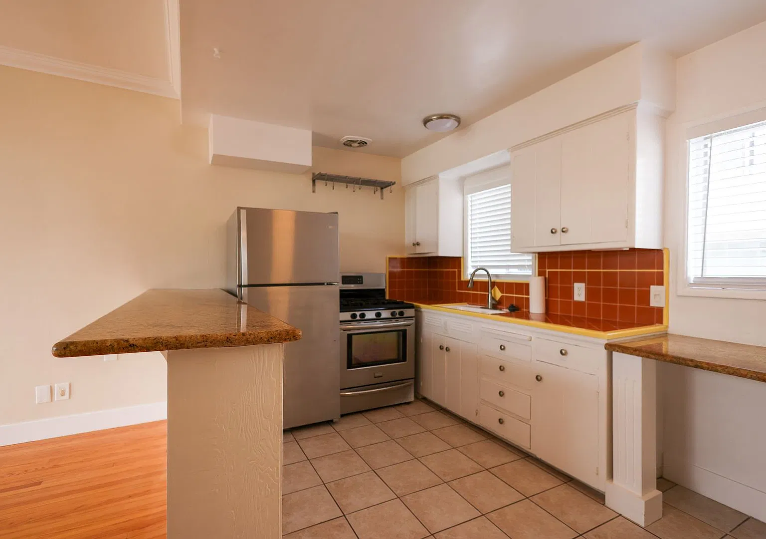 250 Cliff Drive — Photo 2
