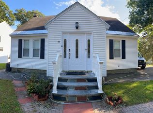 92 Acropolis Rd, Lowell, MA 01854