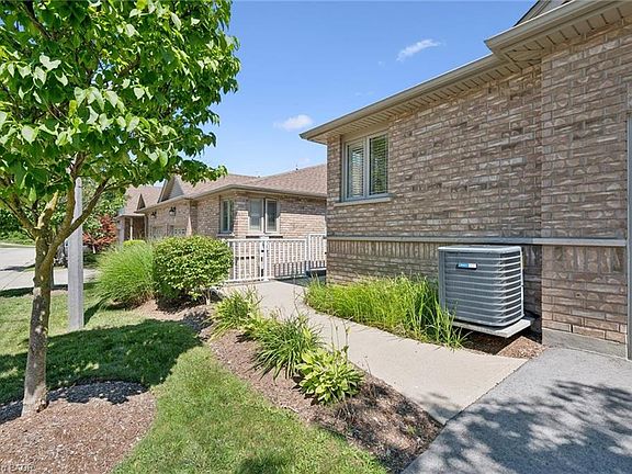 4th image of 20 Isherwood Ave #118