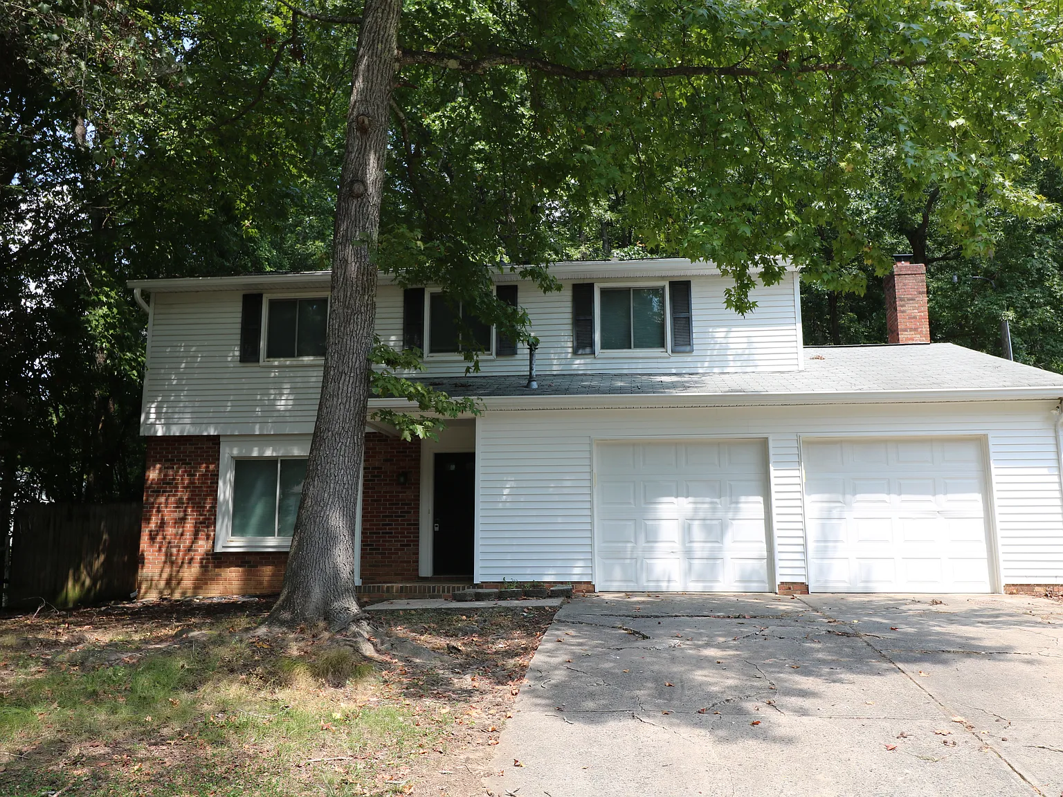 4 bed, 2.5 bath, 1800 sqft, $2,200 — Photo 1