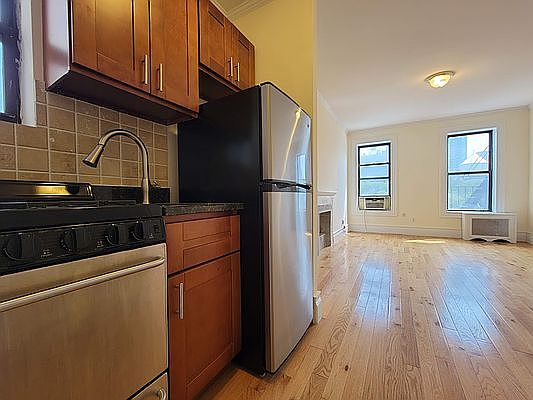 2nd image of 309 E 37th St #3F
