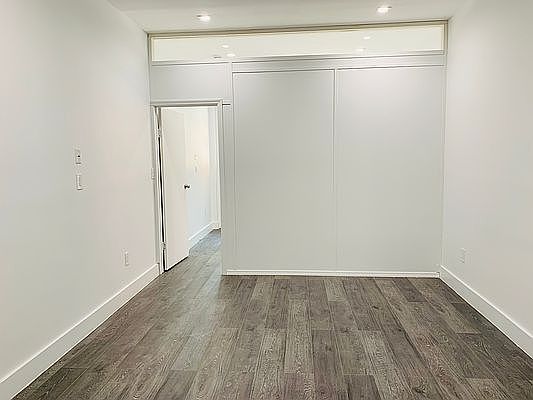 3rd image of 969 Willoughby Ave APT 3L
