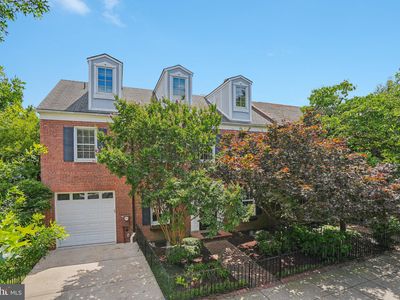 657 E St SE, Washington, DC, 20003