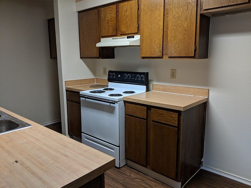 2nd image of 1003 Irene St