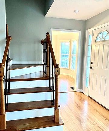 3rd image of 226 Foxcress Dr
