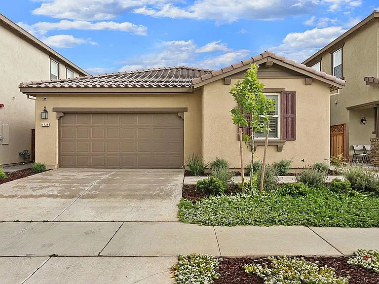 1st image of 1734 Plumas Dr