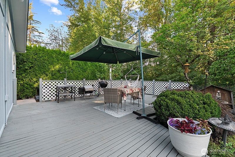5th image of 836 Harman Way S #34