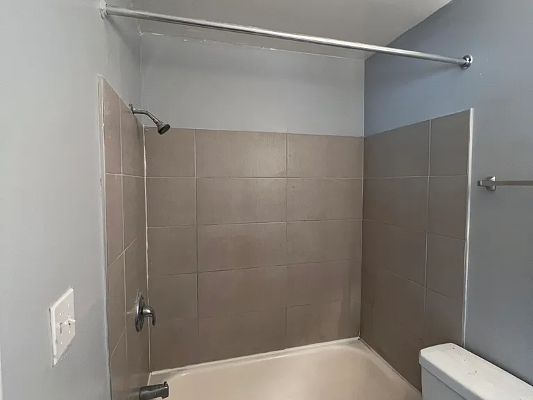Laurel Manor — Photo 9