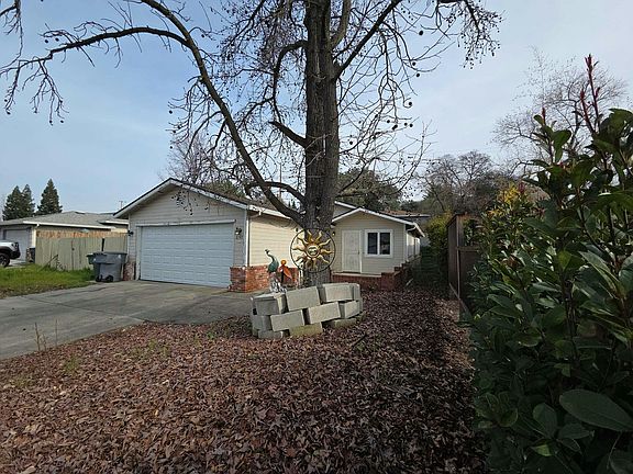 2nd image of 8147 Briar Way