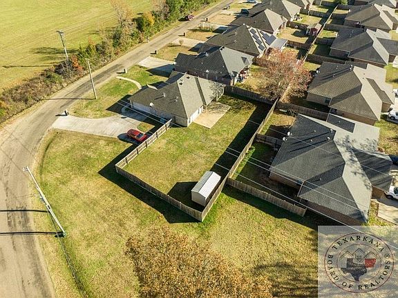 5th image of 1202 Arnold Ln