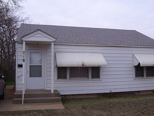 1st image of 718 W 7th St
