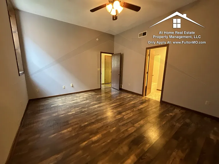 103 E 10th St #2 — Photo 17