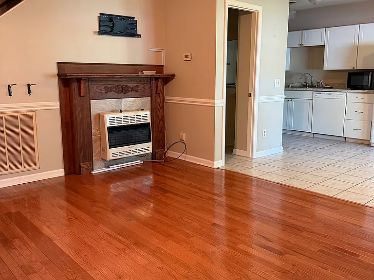 1016 Bryant Dr — Photo 6