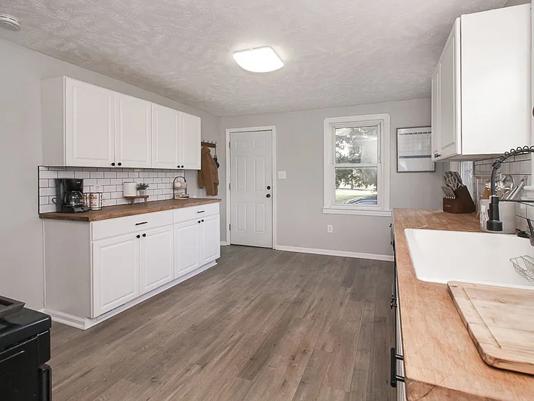 7329 Ward Rd — Photo 25