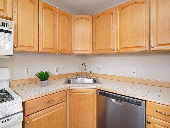 4th image of 89 E Jeffrey Pl